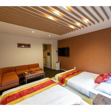 Grand Base Hiroshima Ekimae Aparthotel Exteriör bild
