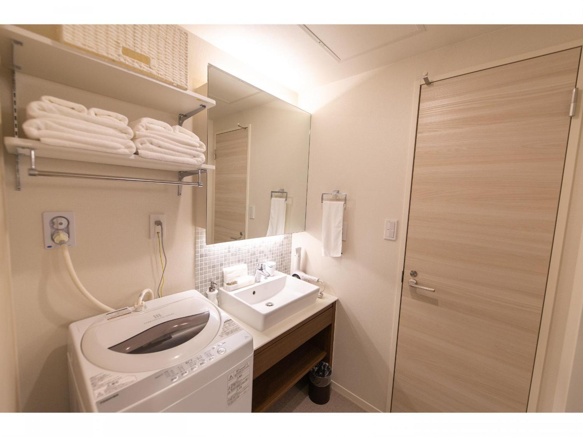 Grand Base Hiroshima Ekimae Aparthotel Exteriör bild